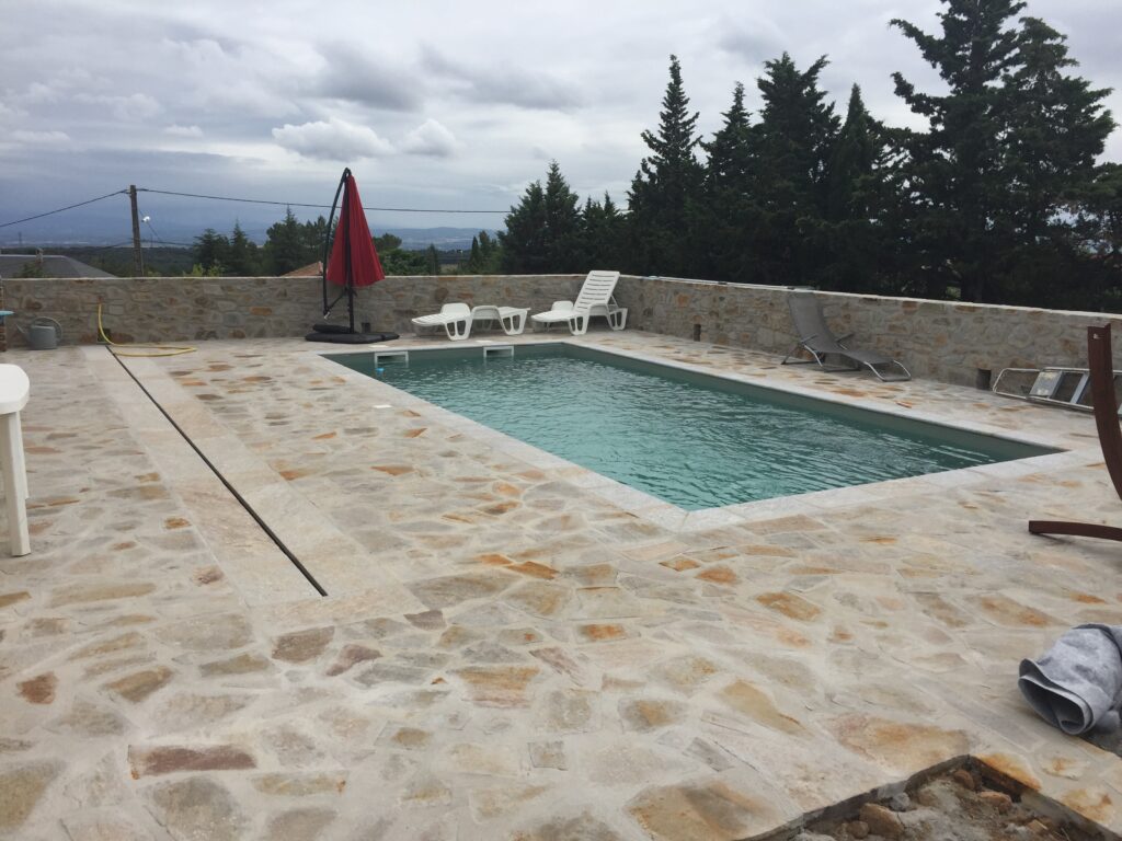 Terrasse en dallage calade de pierre